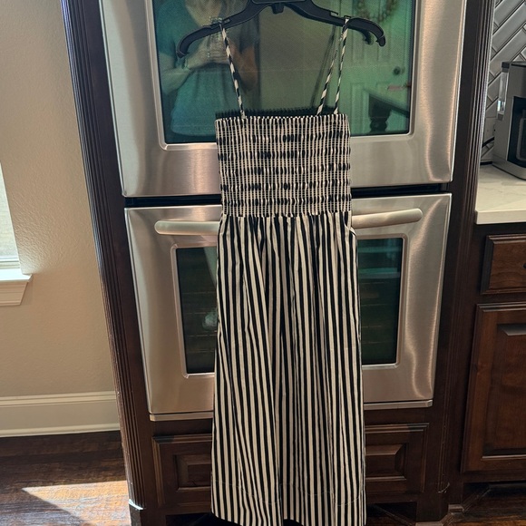 Evereve Dresses & Skirts - Evereve size XS Black and White Striped Smocked Maxi Dress